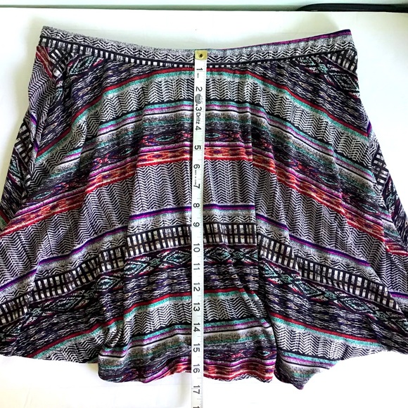 Fun Geometric Twirly Mini Skirt Elastic Waist - Picture 2 of 5